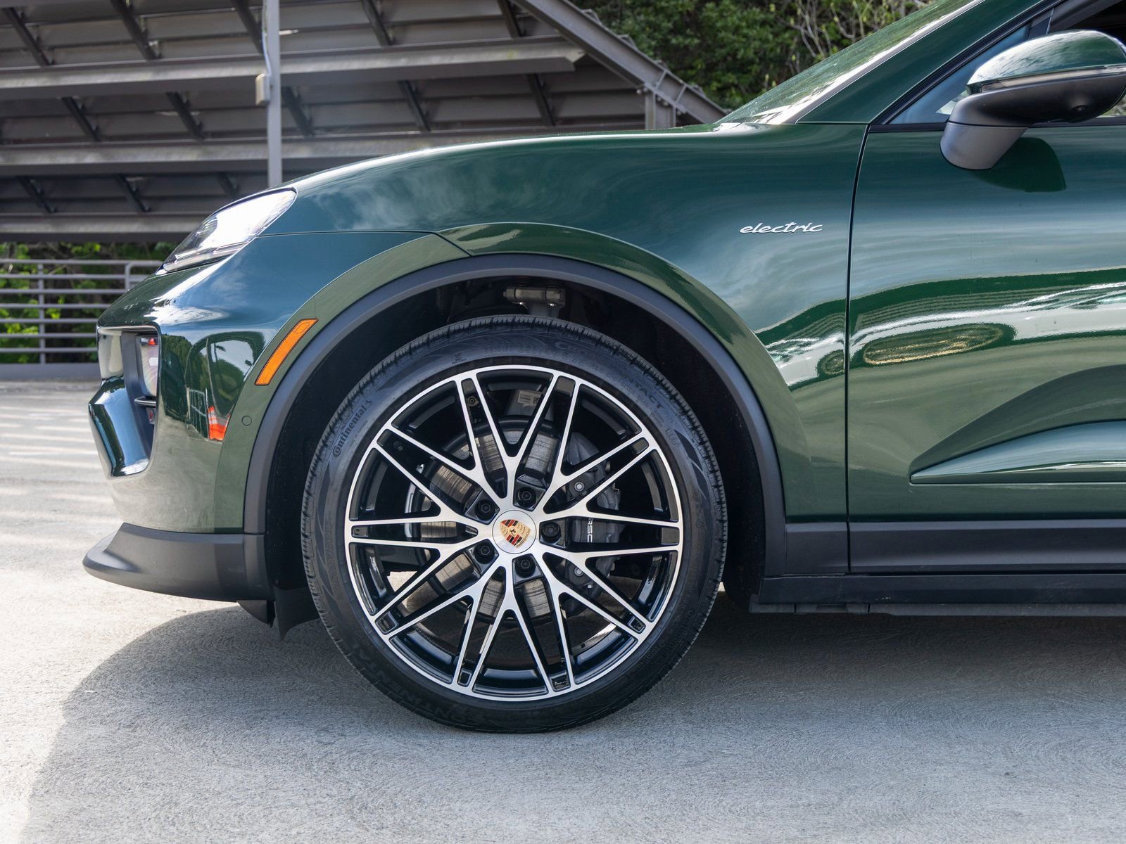 Certified 2025 Porsche Macan Electric image 12