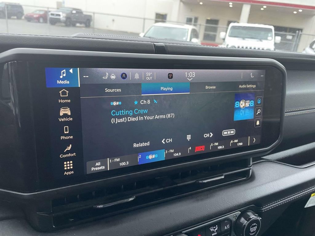 Used 2025 Jeep Gladiator Sport image 38