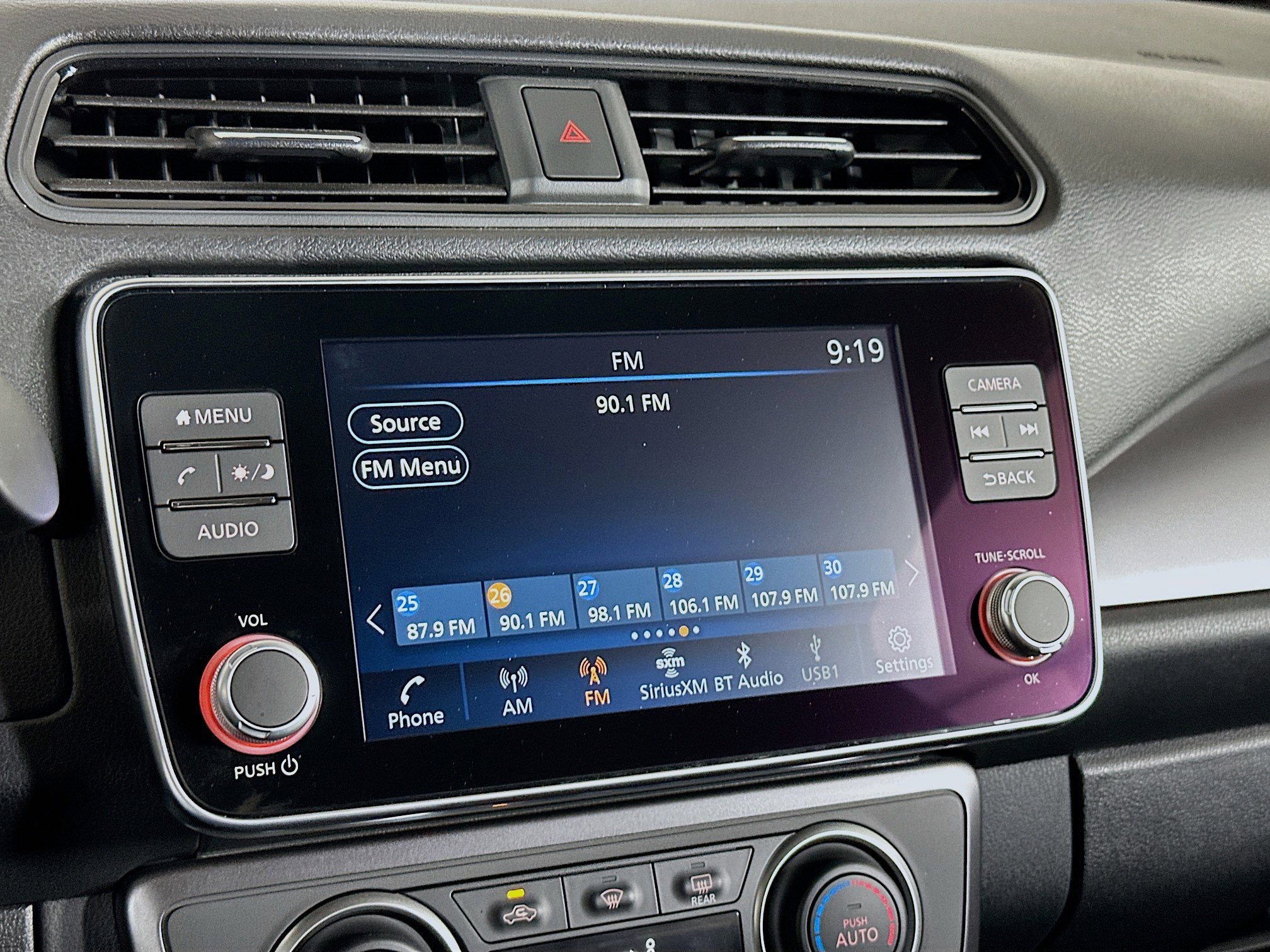 Used 2025 Nissan Leaf S image 19