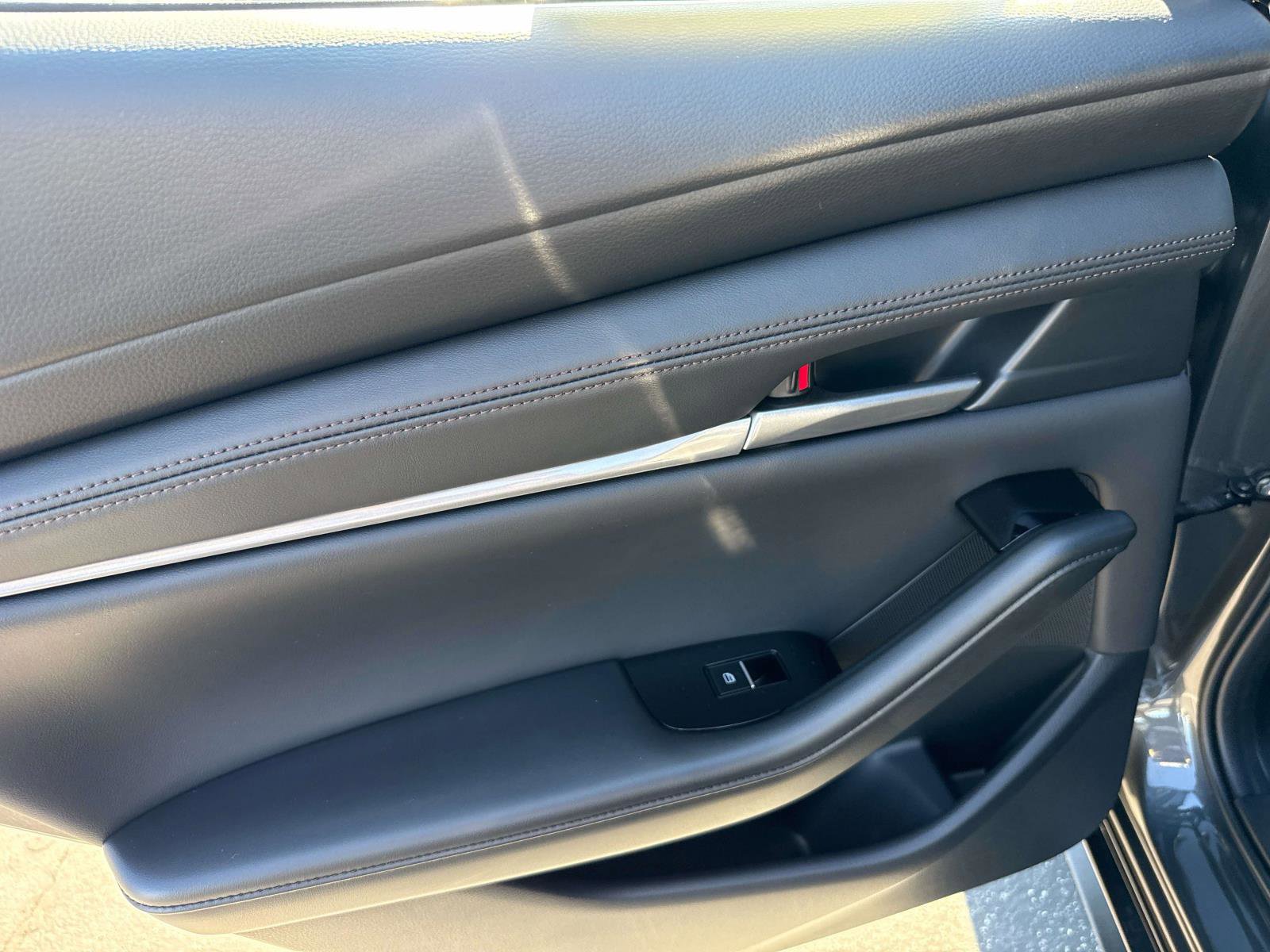 Certified 2025 MAZDA MAZDA3 s Sport image 10