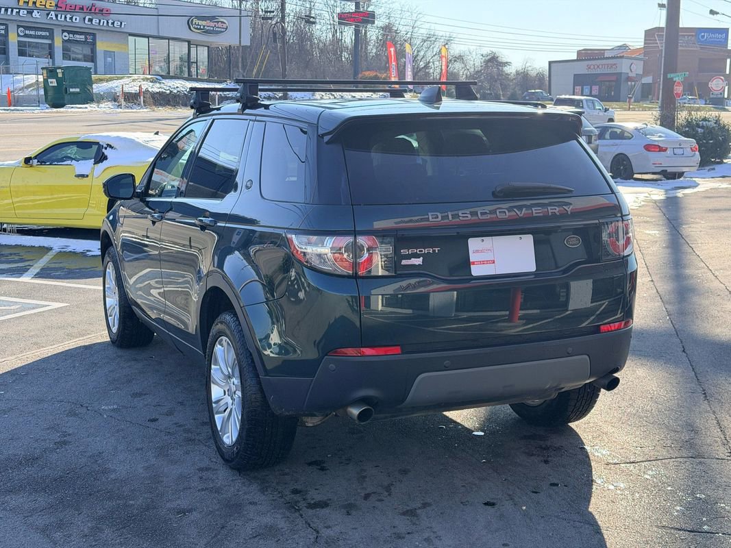 Used 2017 Land Rover Discovery Sport SE image 4