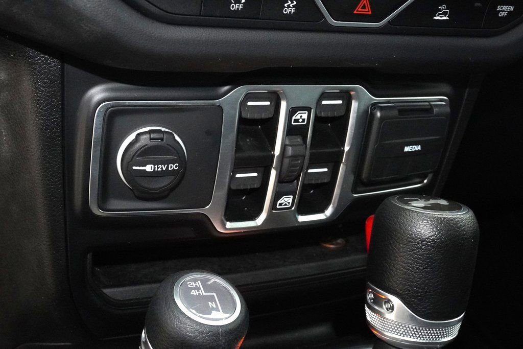 Used 2024 Jeep Wrangler Sahara image 24