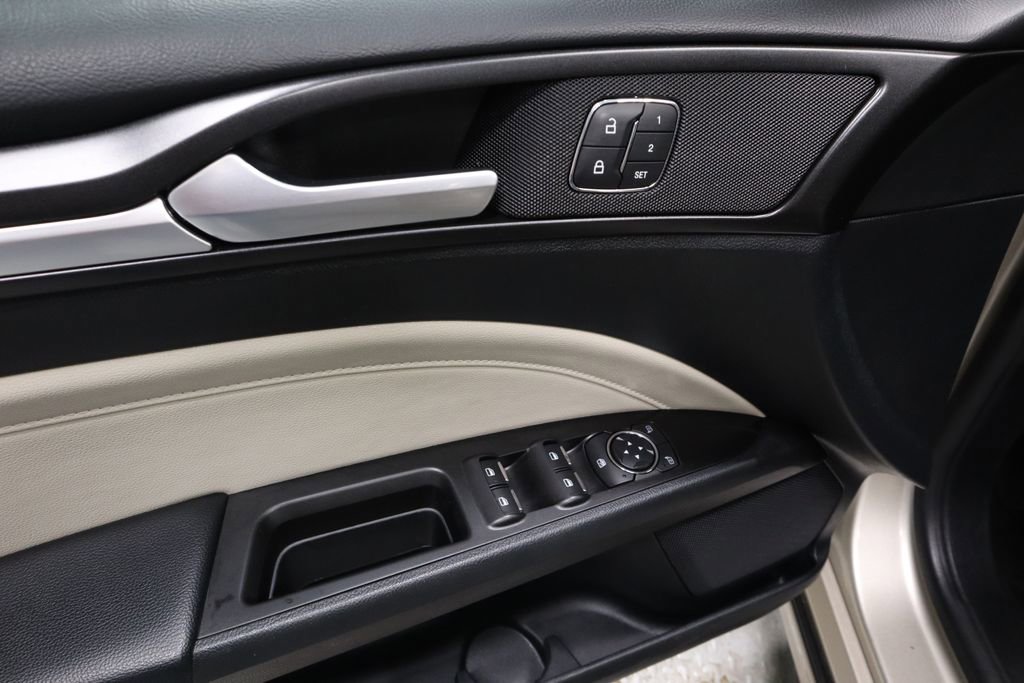 Used 2018 Ford Fusion Titanium image 25