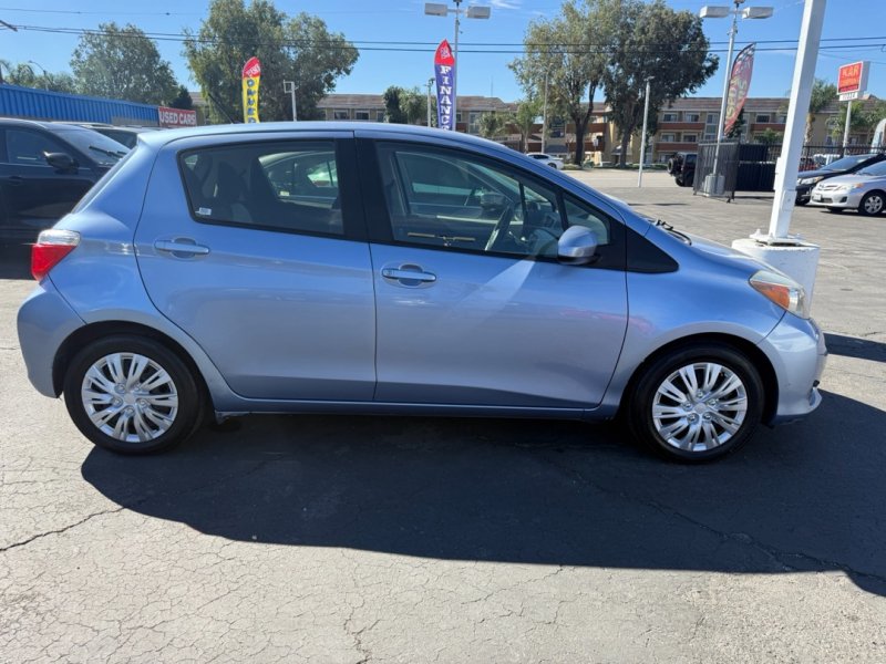 Used 2013 Toyota Yaris LE FWD image 3