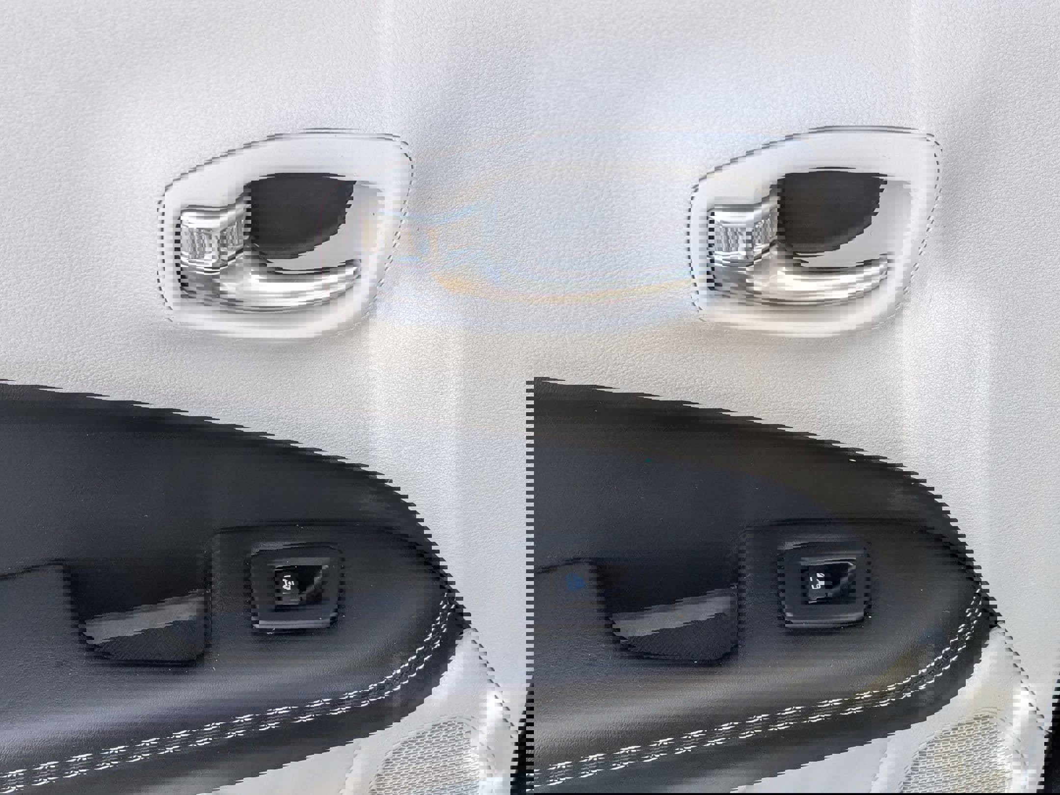 Used 2020 Jeep Compass Latitude image 23