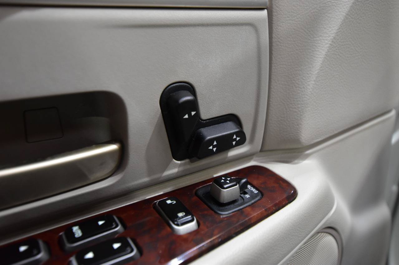 Used 2006 Lincoln Town Car Signature RWD image 11
