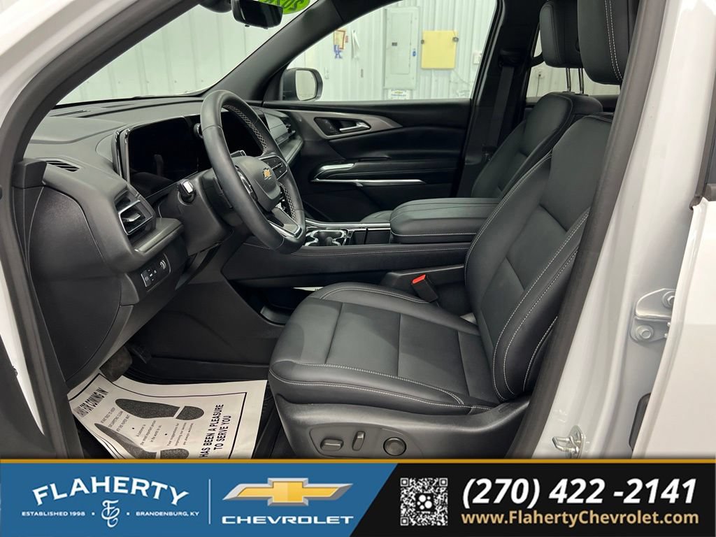 Used 2026 Chevrolet Traverse LT w/ Driver Confidence Package FWD image 9