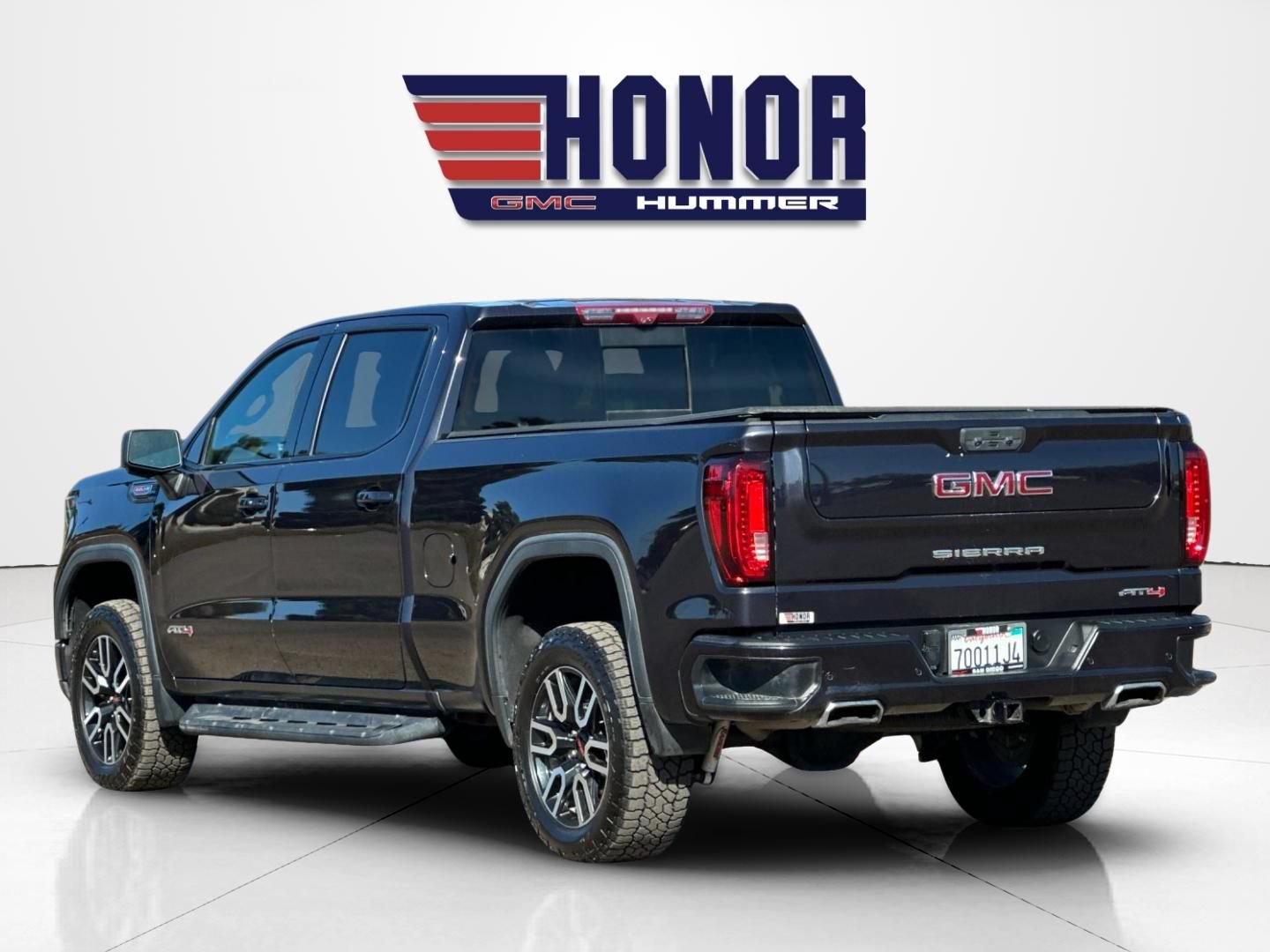 Used 2024 GMC Sierra 1500 AT4 w/ Technology Package AWD/4WD image 6