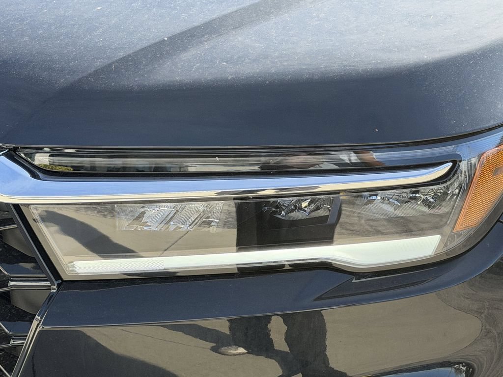 New 2025 Honda Pilot Touring image 7