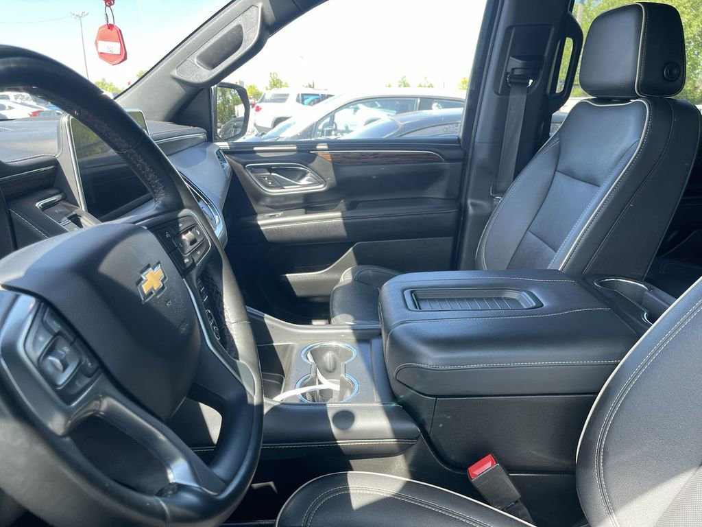 Used 2023 Chevrolet Suburban Premier RWD image 3