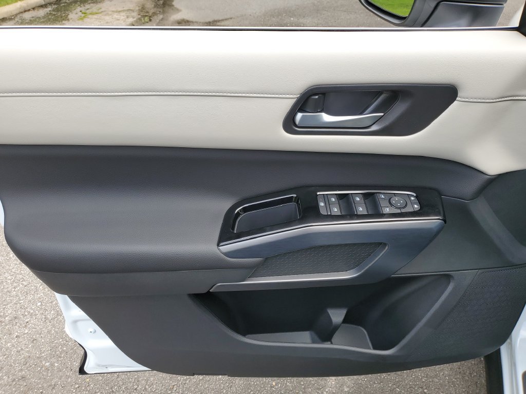 New 2026 Nissan Pathfinder SL FWD image 17