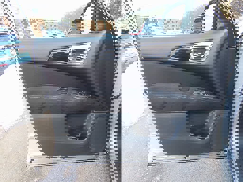 Used 2016 Nissan Pathfinder SV image 15