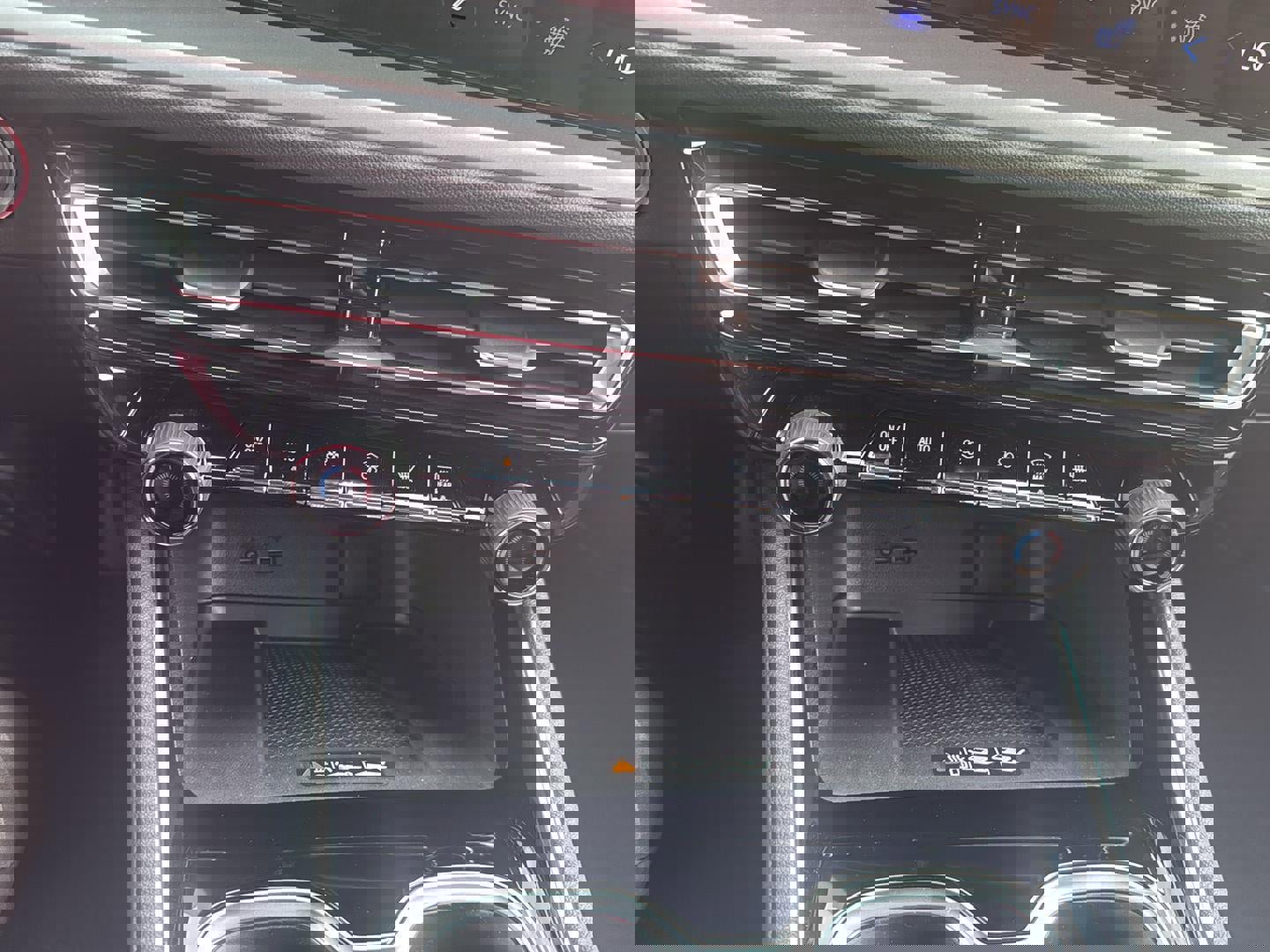 Used 2025 Chevrolet Traverse LT image 21