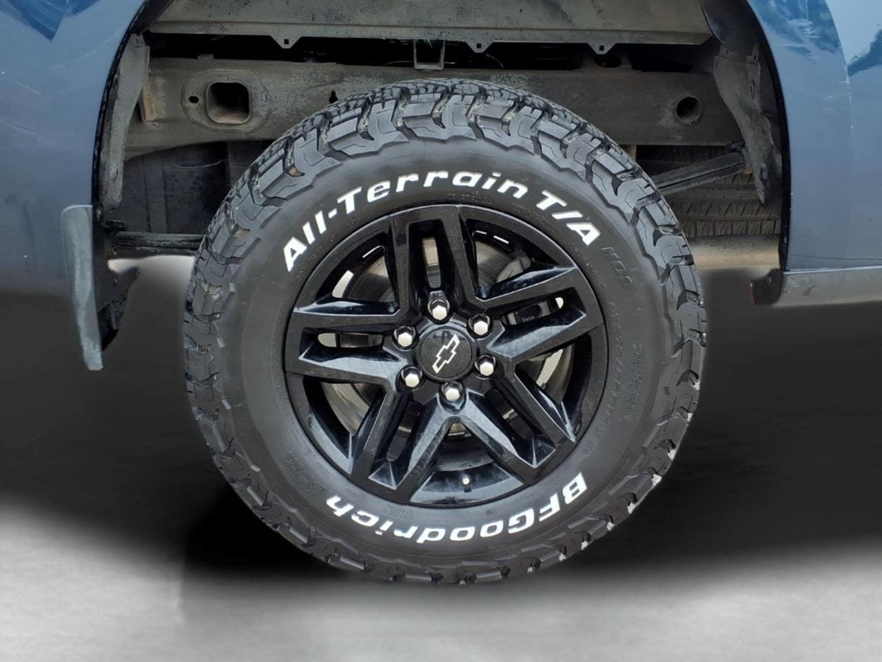 Used 2020 Chevrolet Silverado 1500 Custom Trail Boss w/ LPO, Dark Essentials Package AWD/4WD image 3