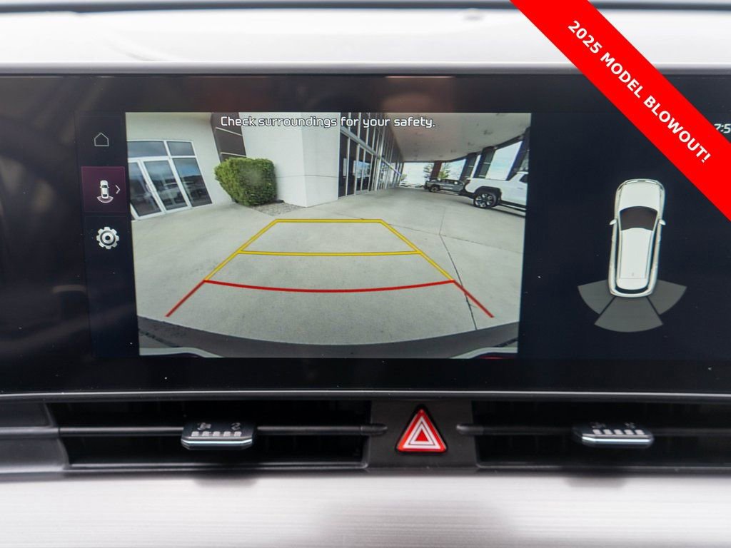 Used 2025 Kia Sportage EX image 24