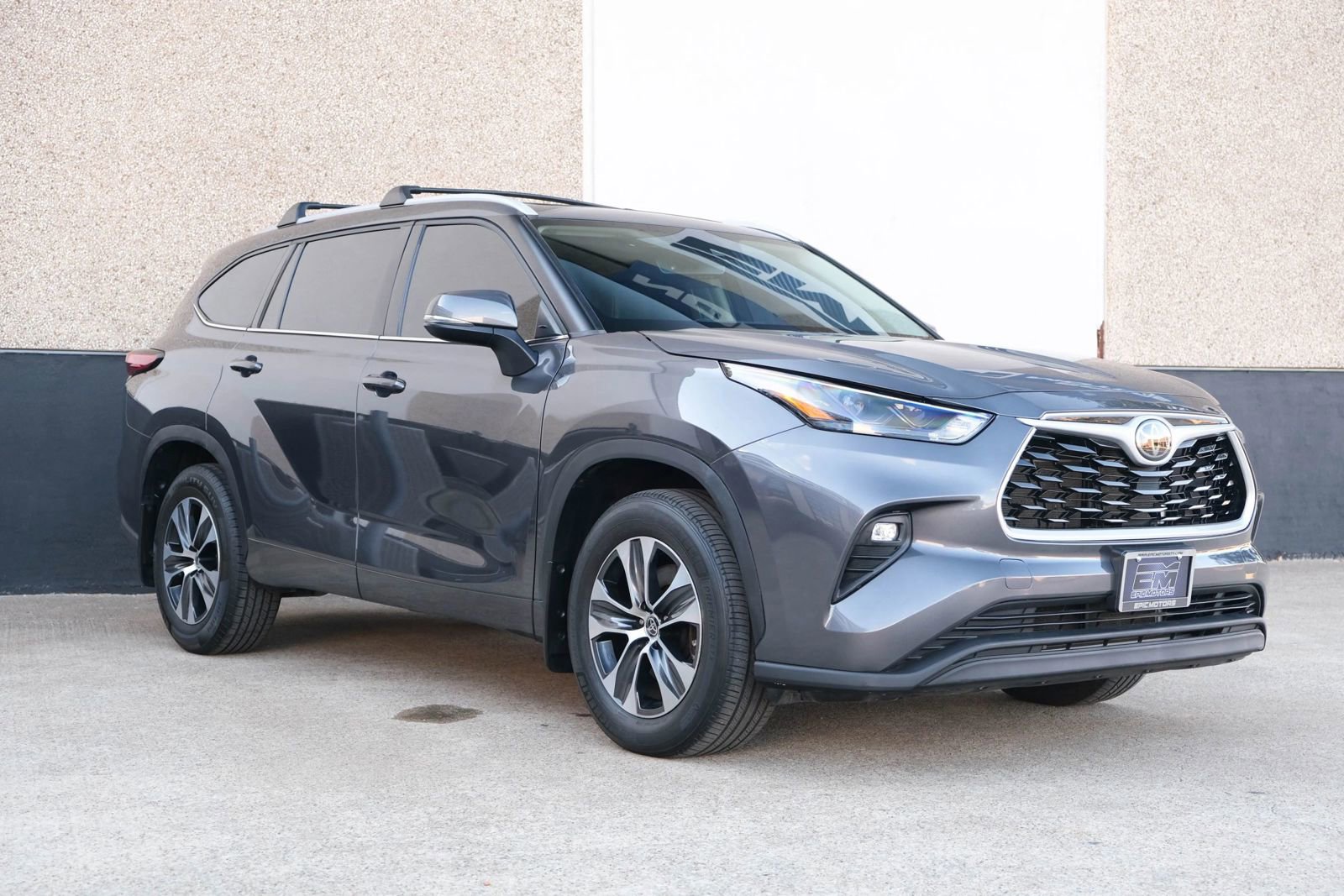 Used 2022 Toyota Highlander XLE image 4