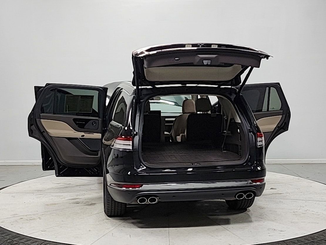 Used 2023 Lincoln Aviator Reserve w/ Elements Package Plus image 14