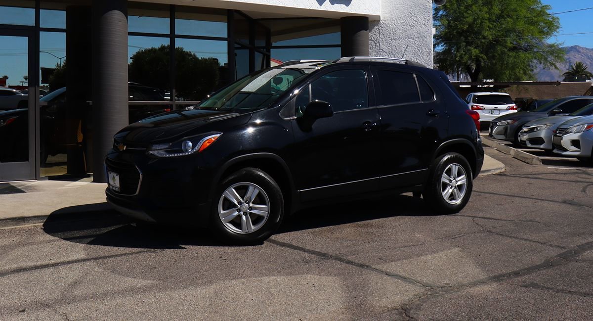 Used 2022 Chevrolet Trax LT w/ LT Convenience Package AWD/4WD image 3
