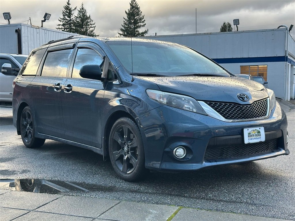 Used 2011 Toyota Sienna SE image 4