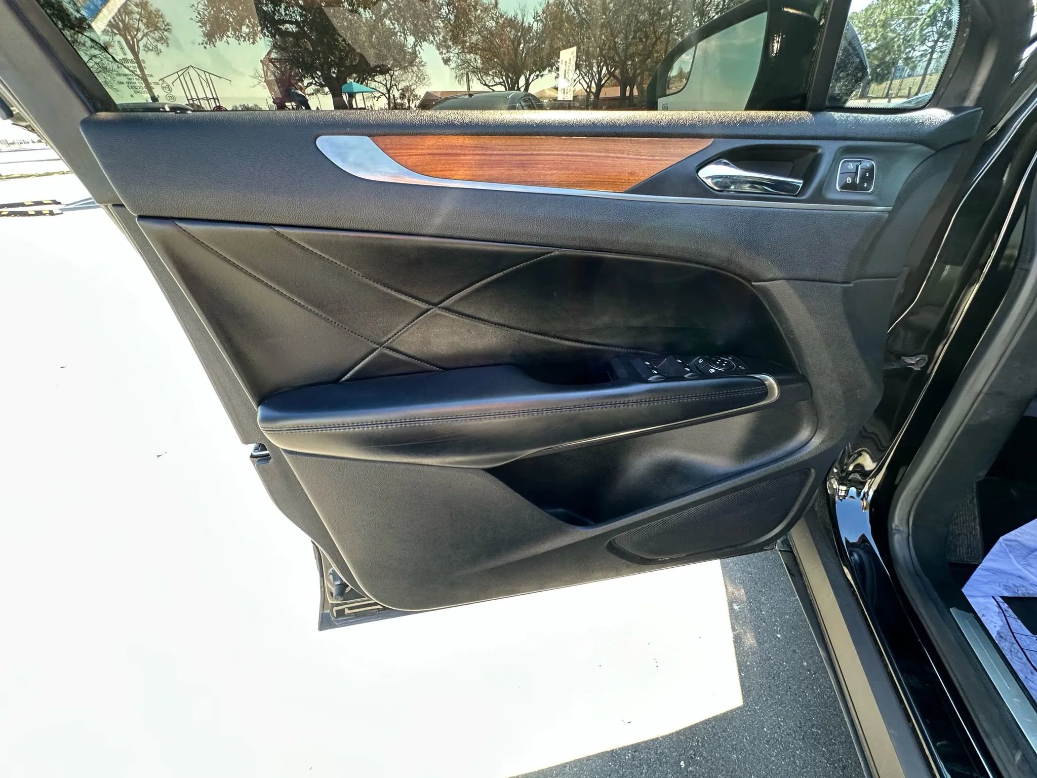 Used 2017 Lincoln MKC Select image 17