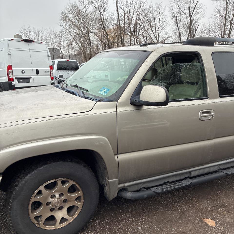 Used 2002 Chevrolet Suburban Z71 image 4