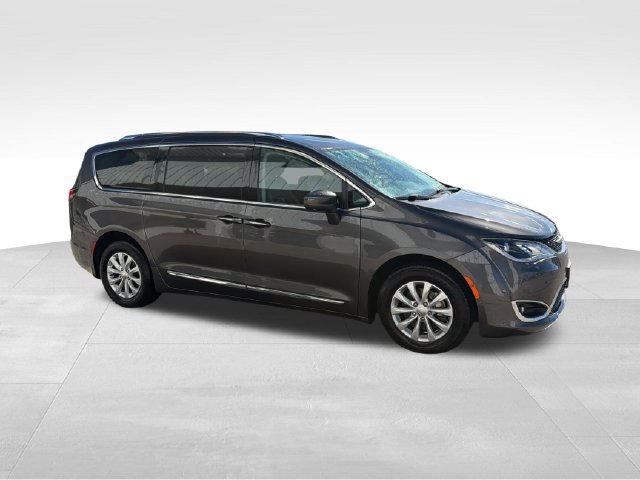 Used 2019 Chrysler Pacifica Touring-L FWD image 3