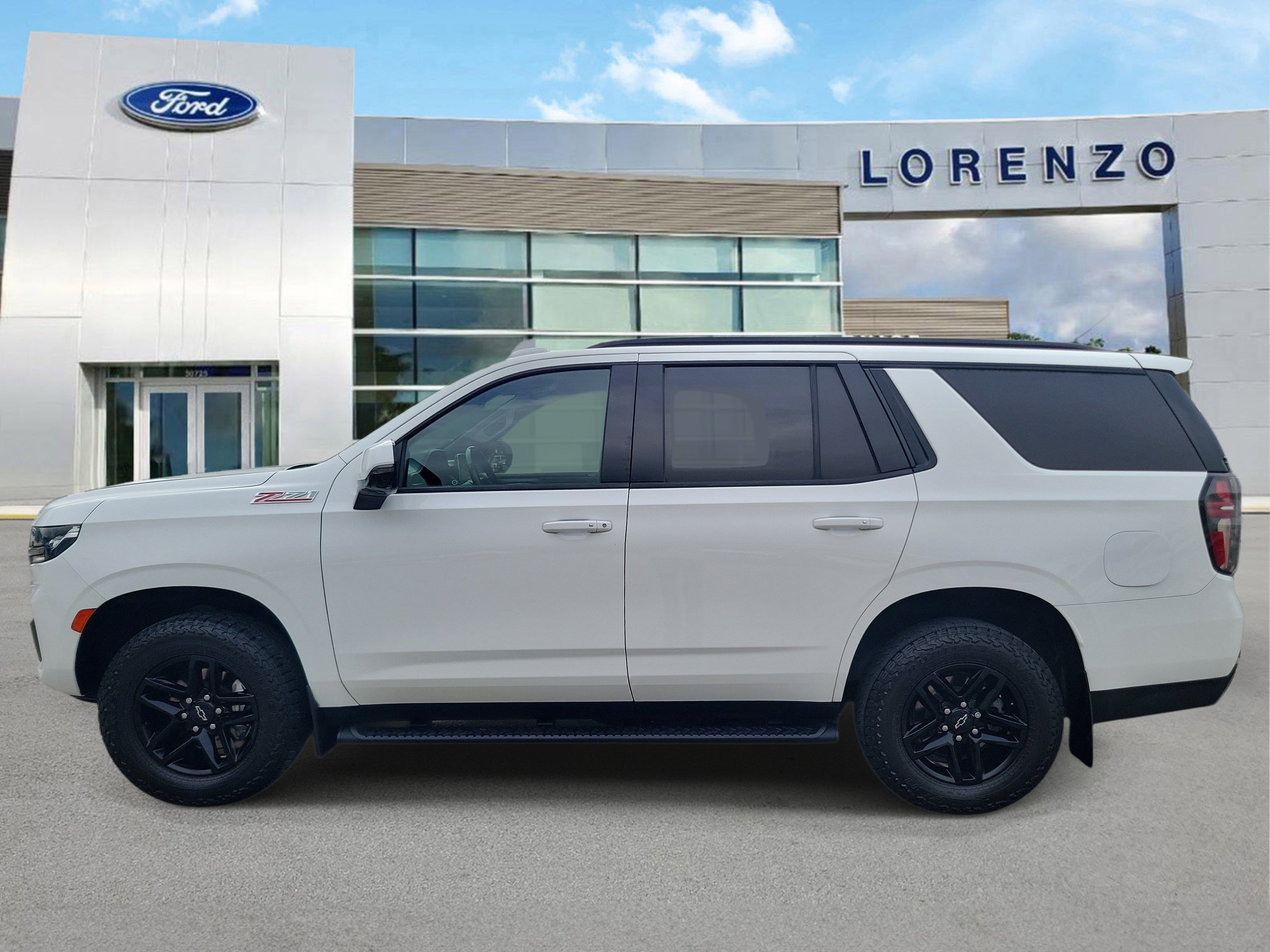Used 2022 Chevrolet Tahoe Z71 w/ Luxury Package AWD/4WD image 8