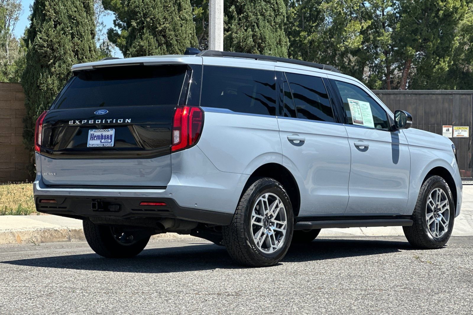 Used 2025 Ford Expedition Active AWD/4WD image 4