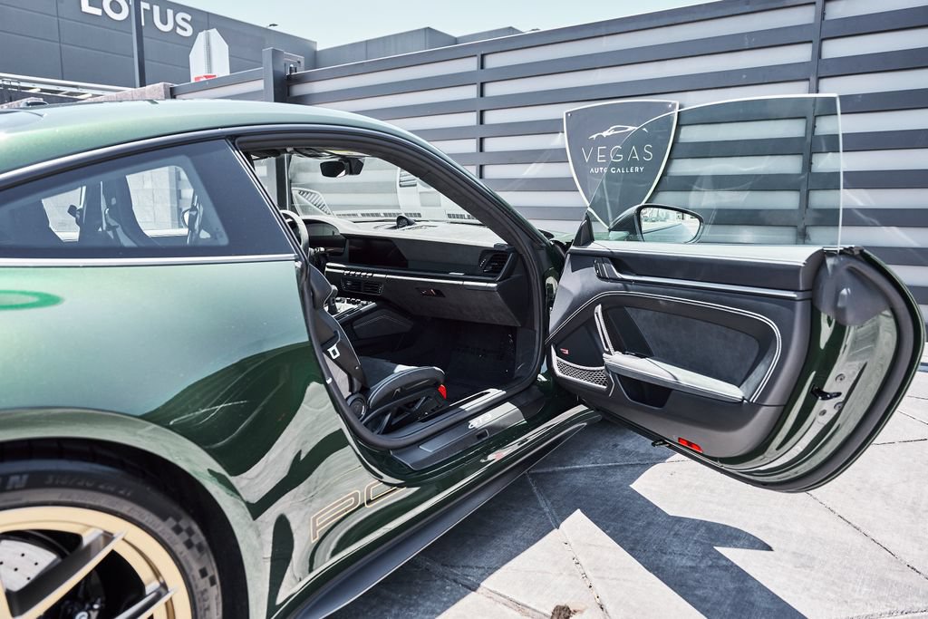 Used 2025 Porsche 911 GT3 w/ Weissach Package RWD image 29