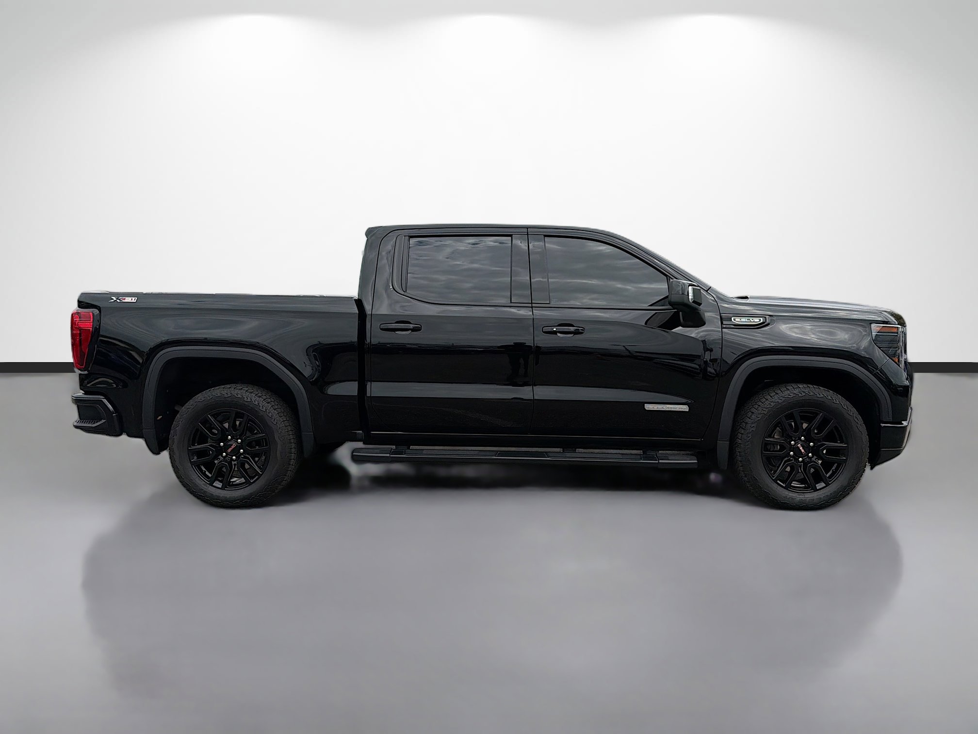 Used 2025 GMC Sierra 1500 Elevation w/ Elevation Premium Package image 6