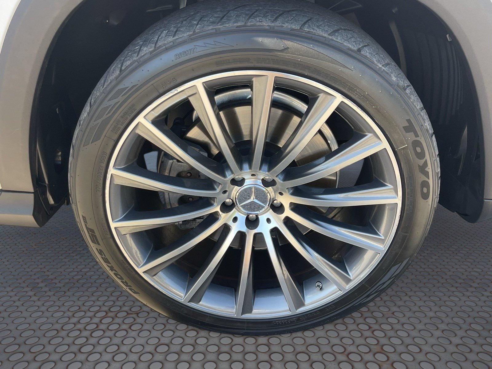 Used 2024 Mercedes-Benz GLS 450 4MATIC image 11