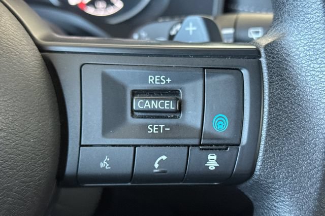 Used 2024 Nissan Rogue SV AWD/4WD image 39