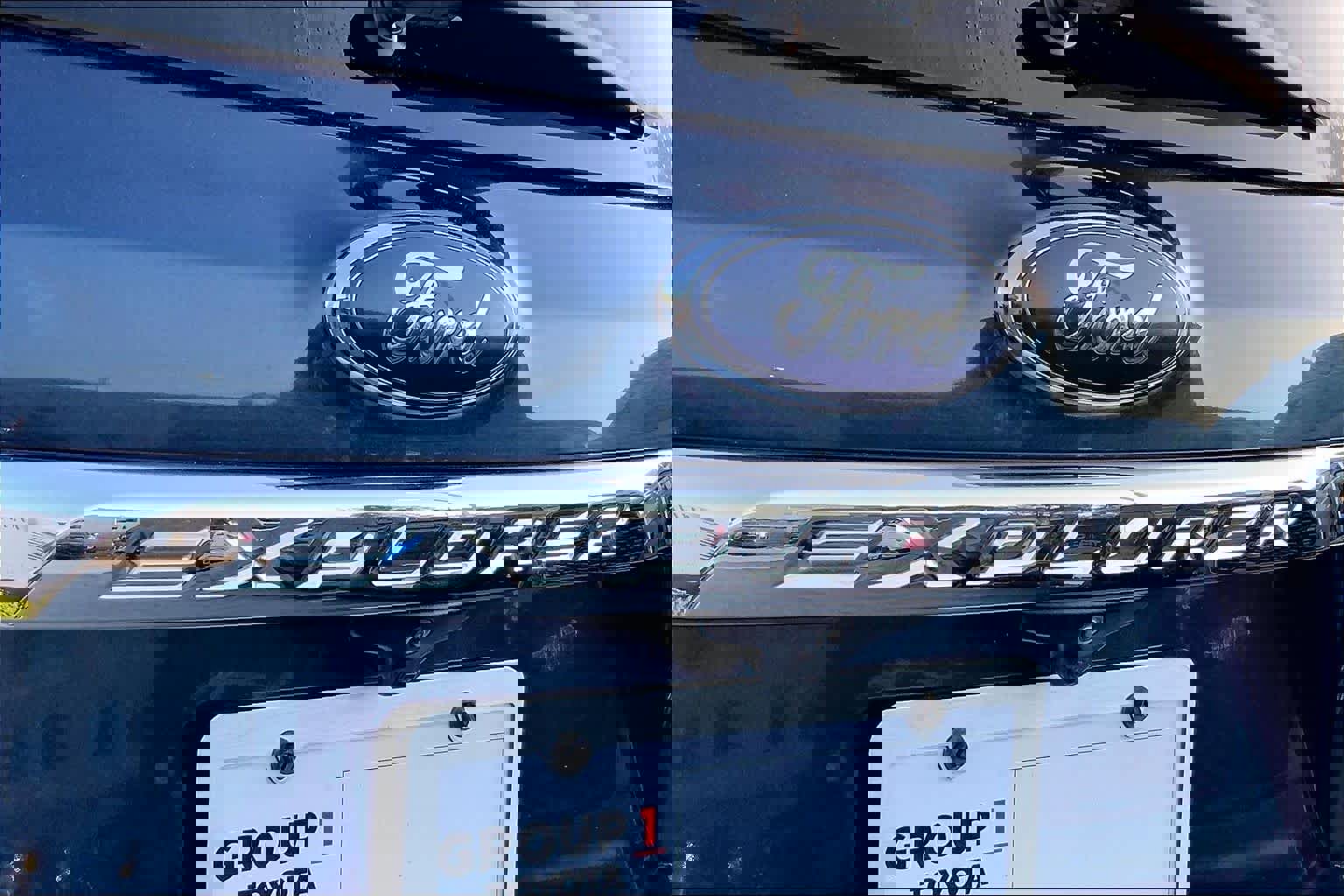 Used 2016 Ford Explorer XLT w/ Equipment Group 202A image 9