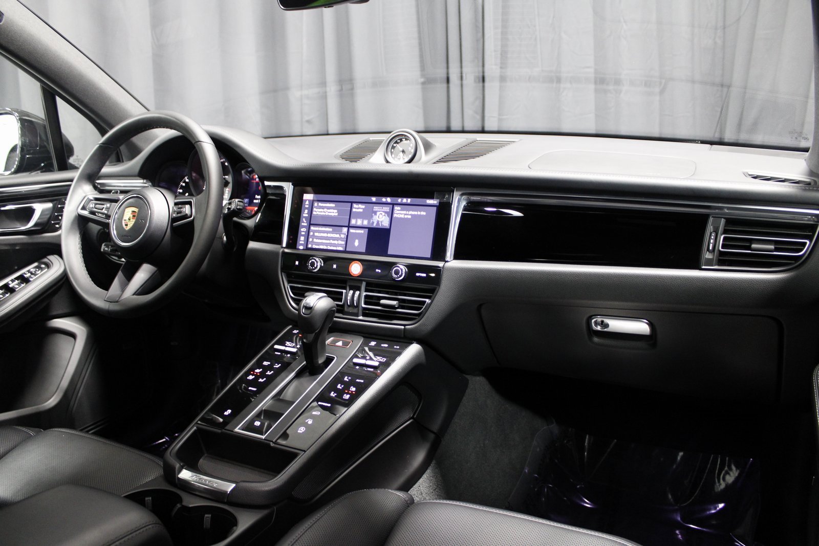 Certified 2025 Porsche Macan image 22