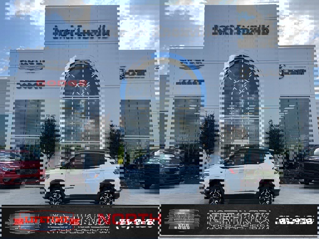 Used 2024 Jeep Compass Trailhawk image 2