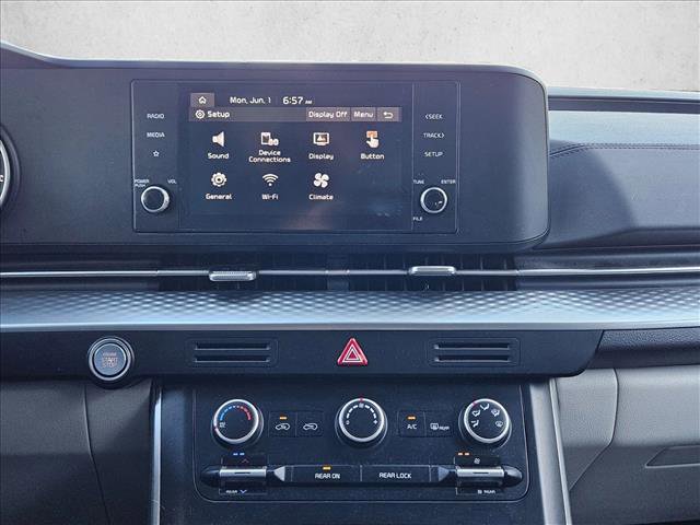 Used 2024 Kia Carnival LX FWD image 12