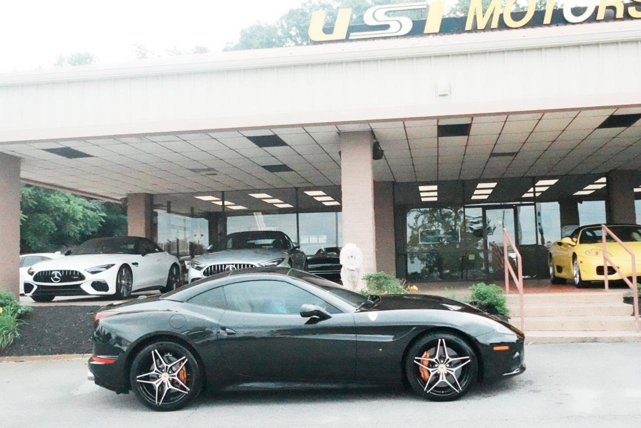 Used 2015 Ferrari California T RWD image 4
