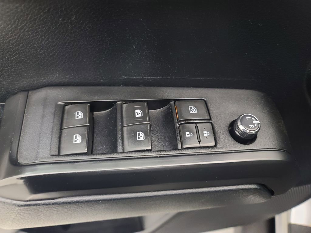 Used 2016 Toyota Tacoma SR image 23