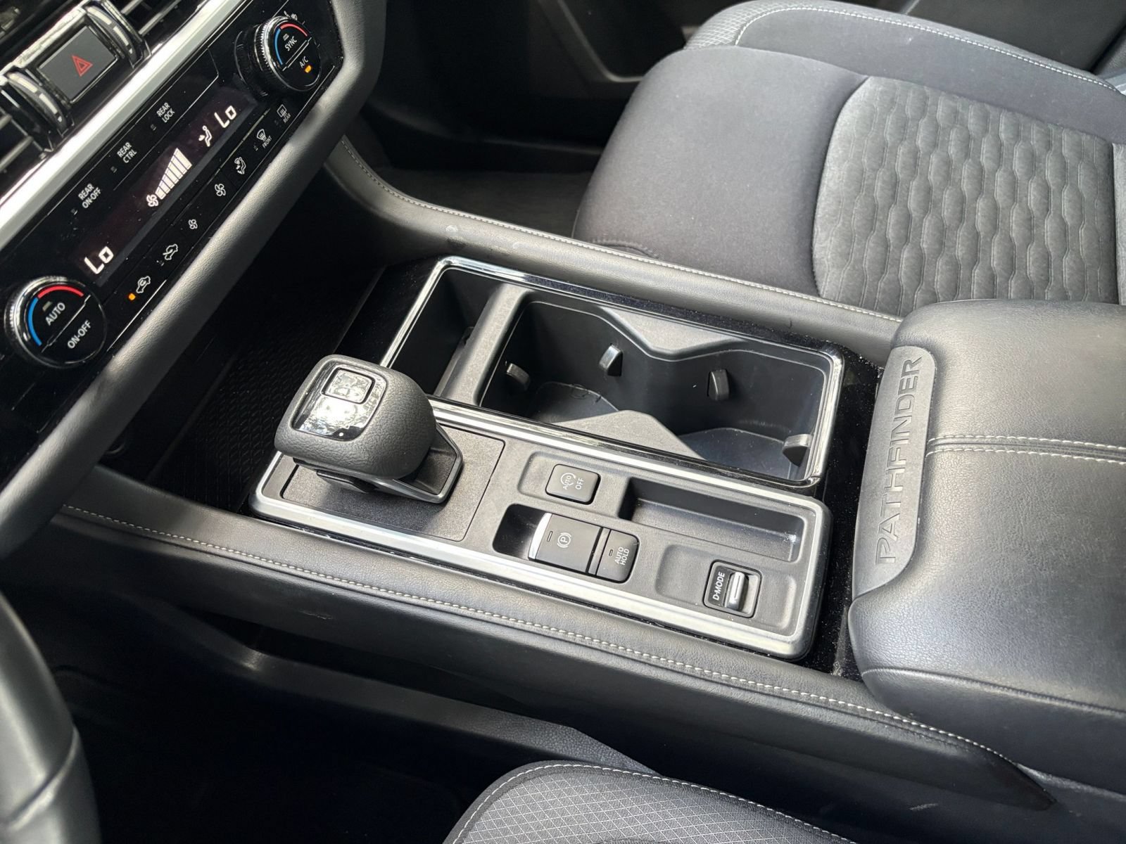 Used 2025 Nissan Pathfinder SV FWD image 43