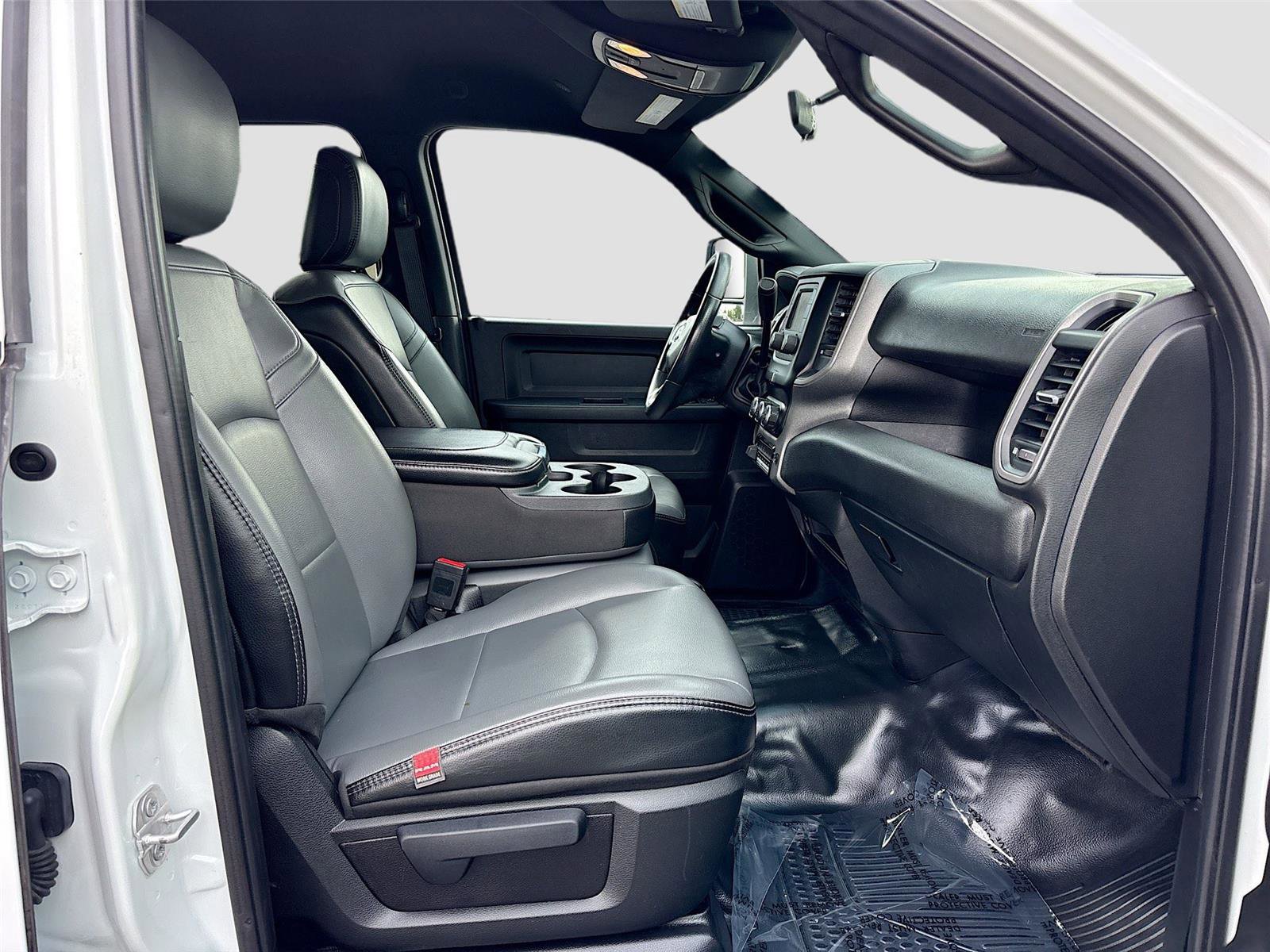 Used 2024 RAM 2500 Tradesman w/ Chrome Appearance Group image 29