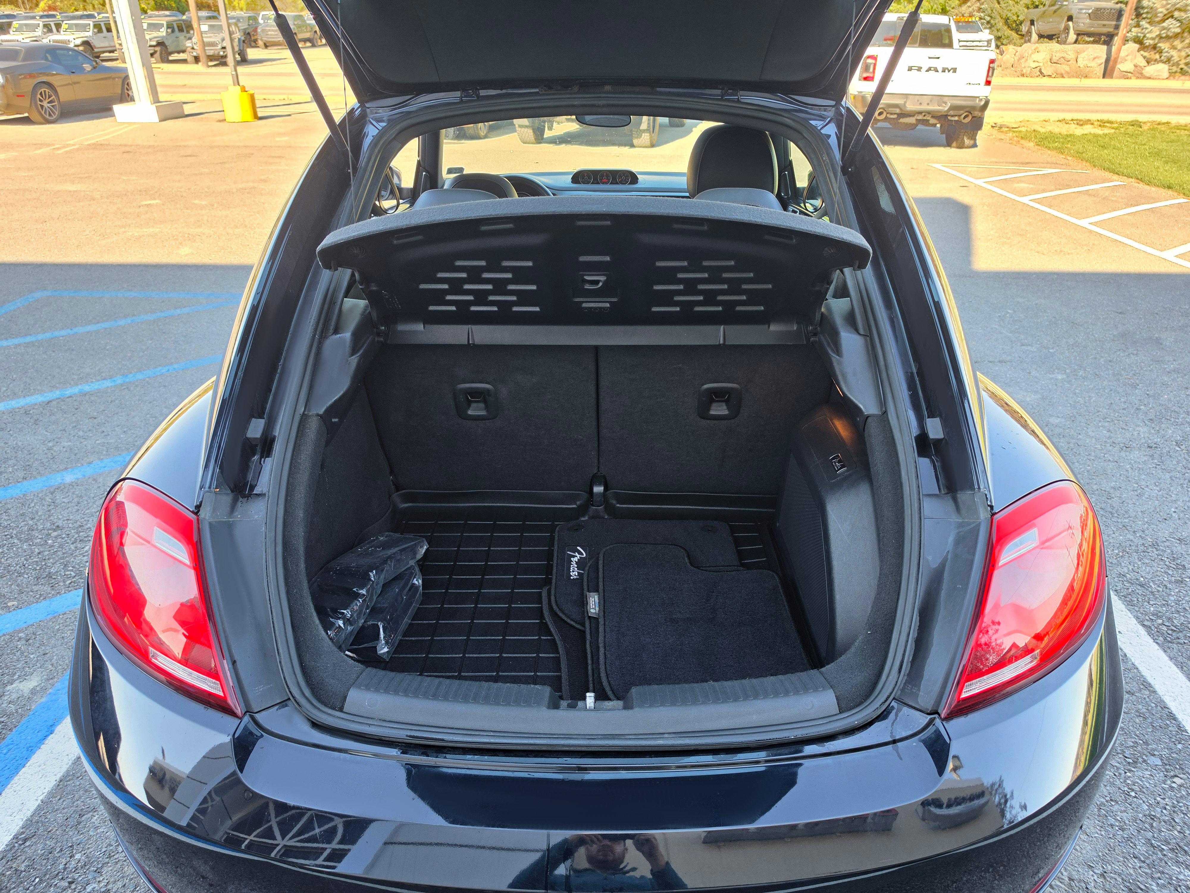 Used 2013 Volkswagen Beetle Turbo FWD image 6