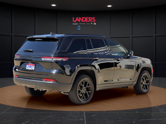 Used 2025 Jeep Grand Cherokee Altitude AWD/4WD image 4