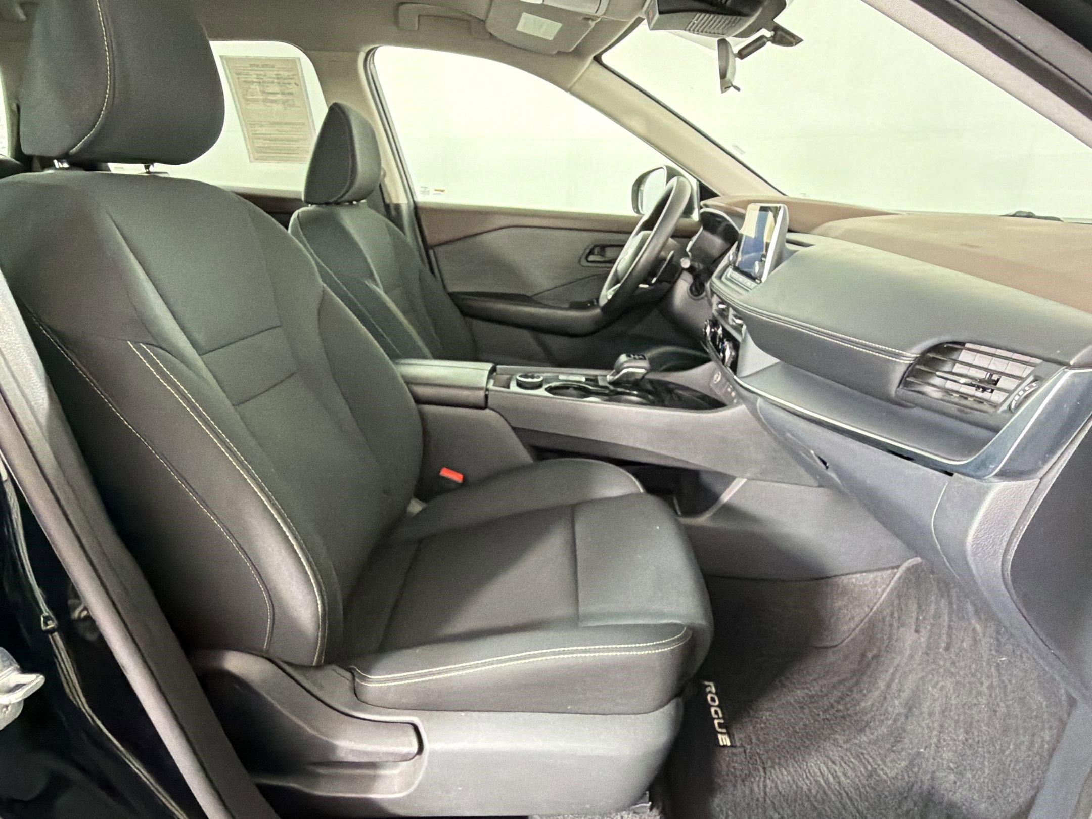 Used 2023 Nissan Rogue S AWD/4WD image 27
