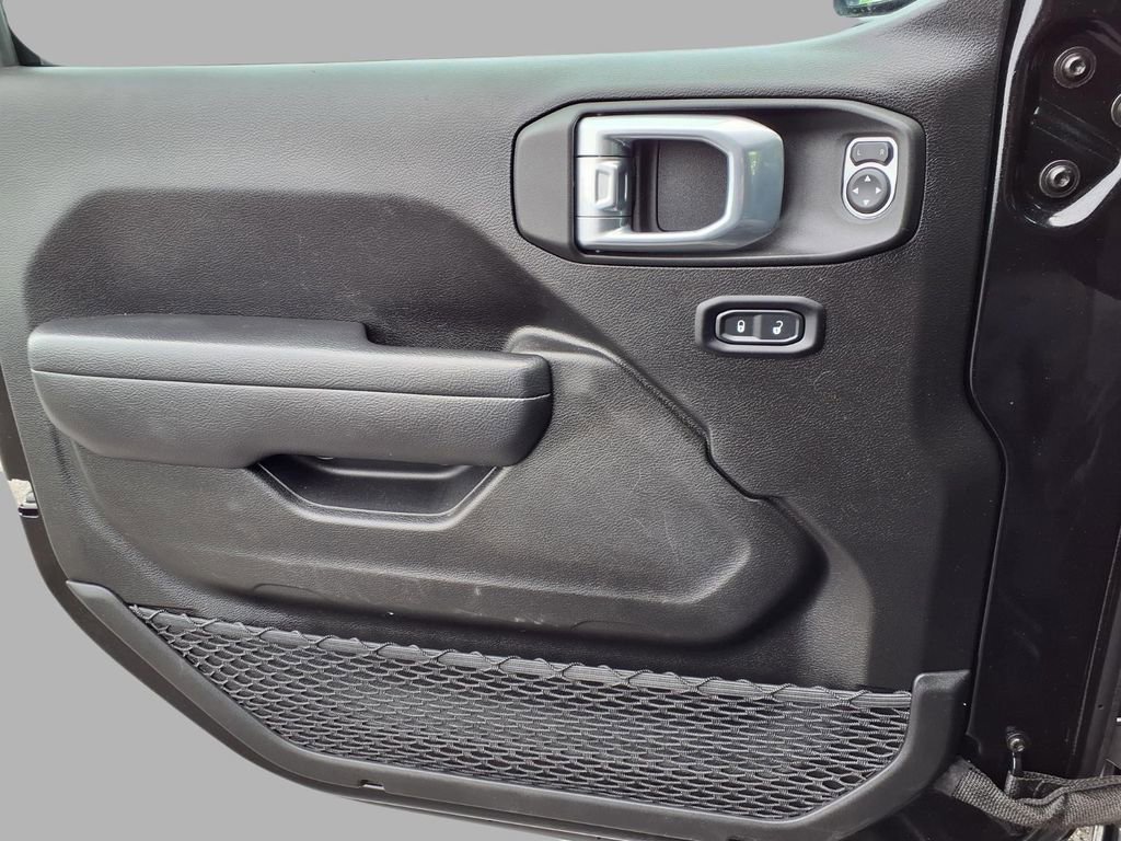 Used 2025 Jeep Wrangler Unlimited Rubicon AWD/4WD image 18