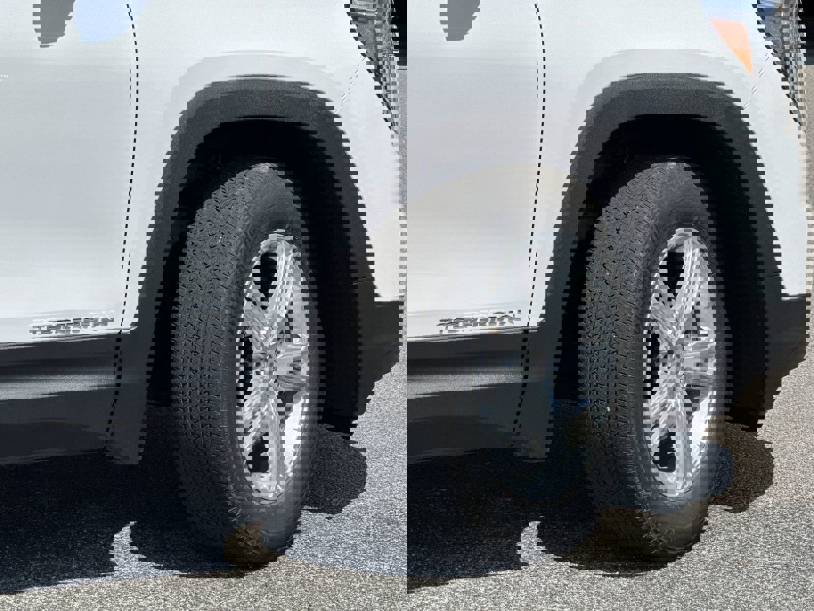 Certified 2024 GMC Terrain SLE w/ Driver Convenience Package image 12