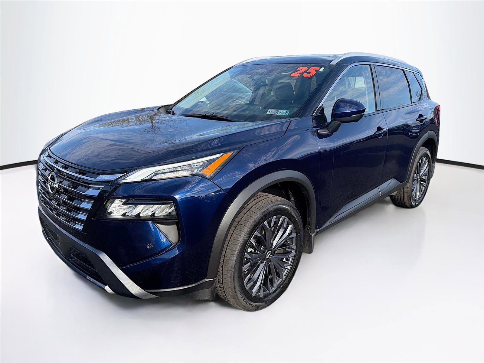 Used 2025 Nissan Rogue SL w/ Tech Package image 3