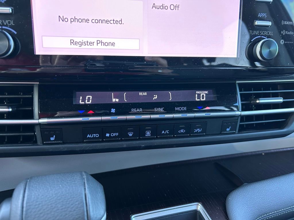 Used 2024 Toyota Sienna XLE FWD image 26