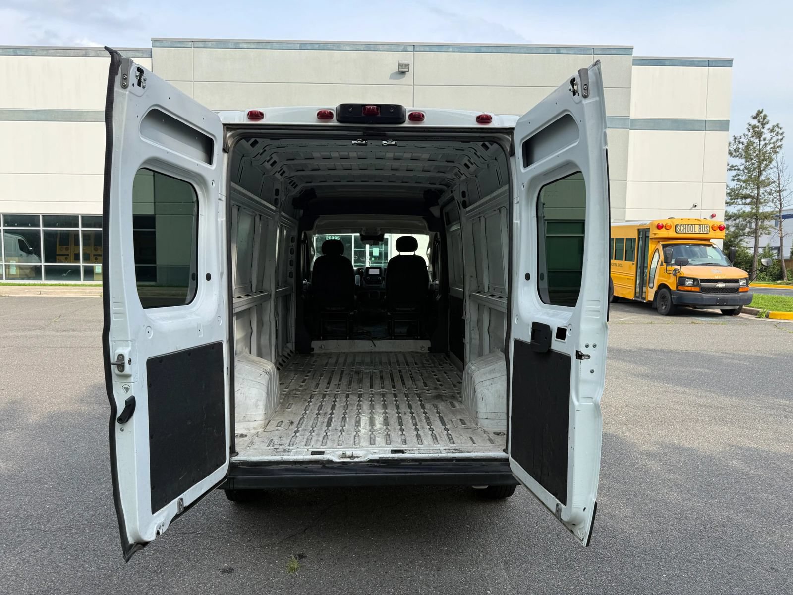 Used 2023 RAM ProMaster 2500 FWD image 17