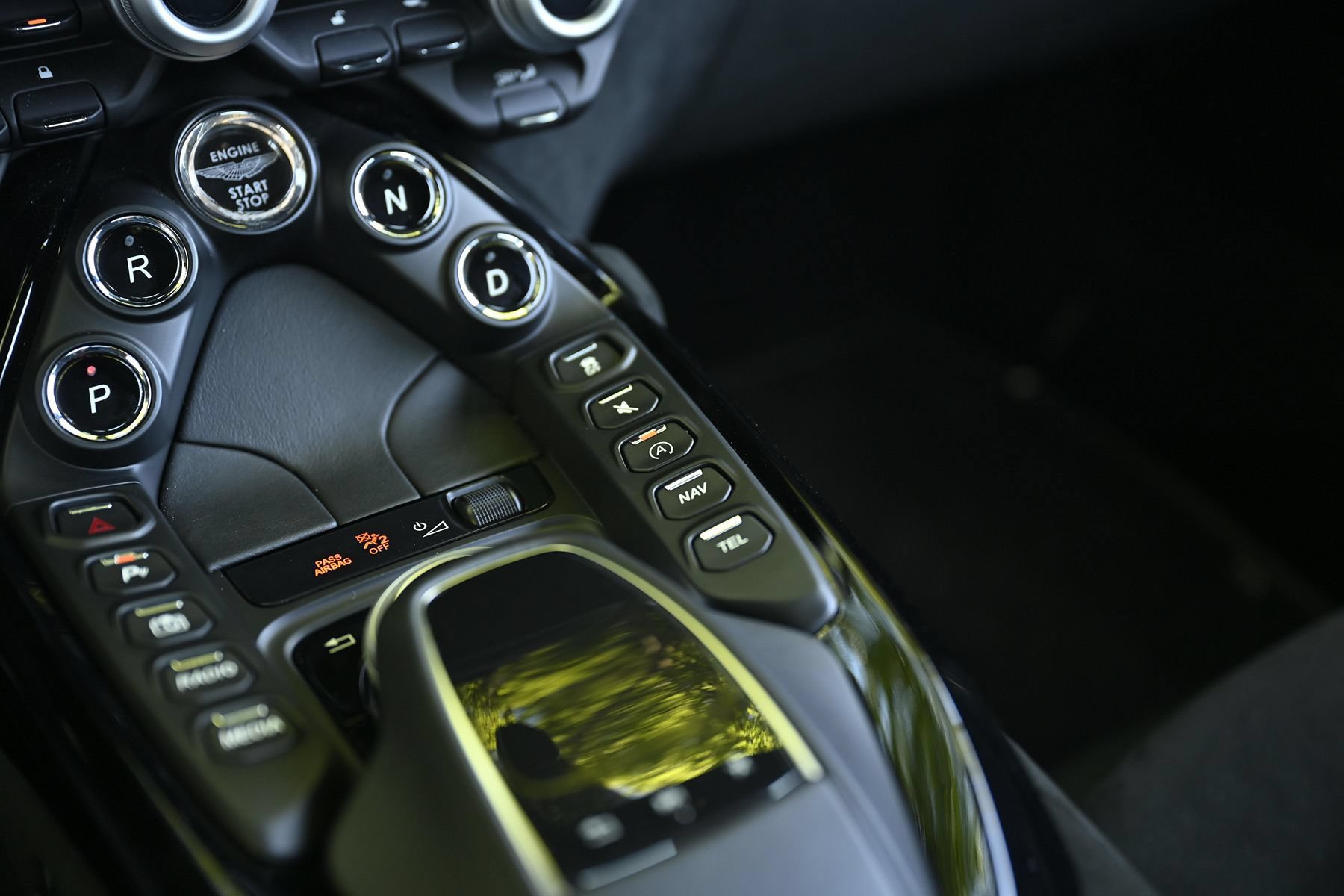 Used 2020 Aston Martin V8 Vantage Coupe RWD image 35