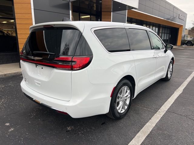New 2026 Chrysler Pacifica Select image 24